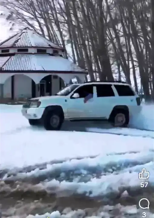 Alanya'da Asma Kilidi Kırdı, Camiye Avlusunda Drift Attı 7